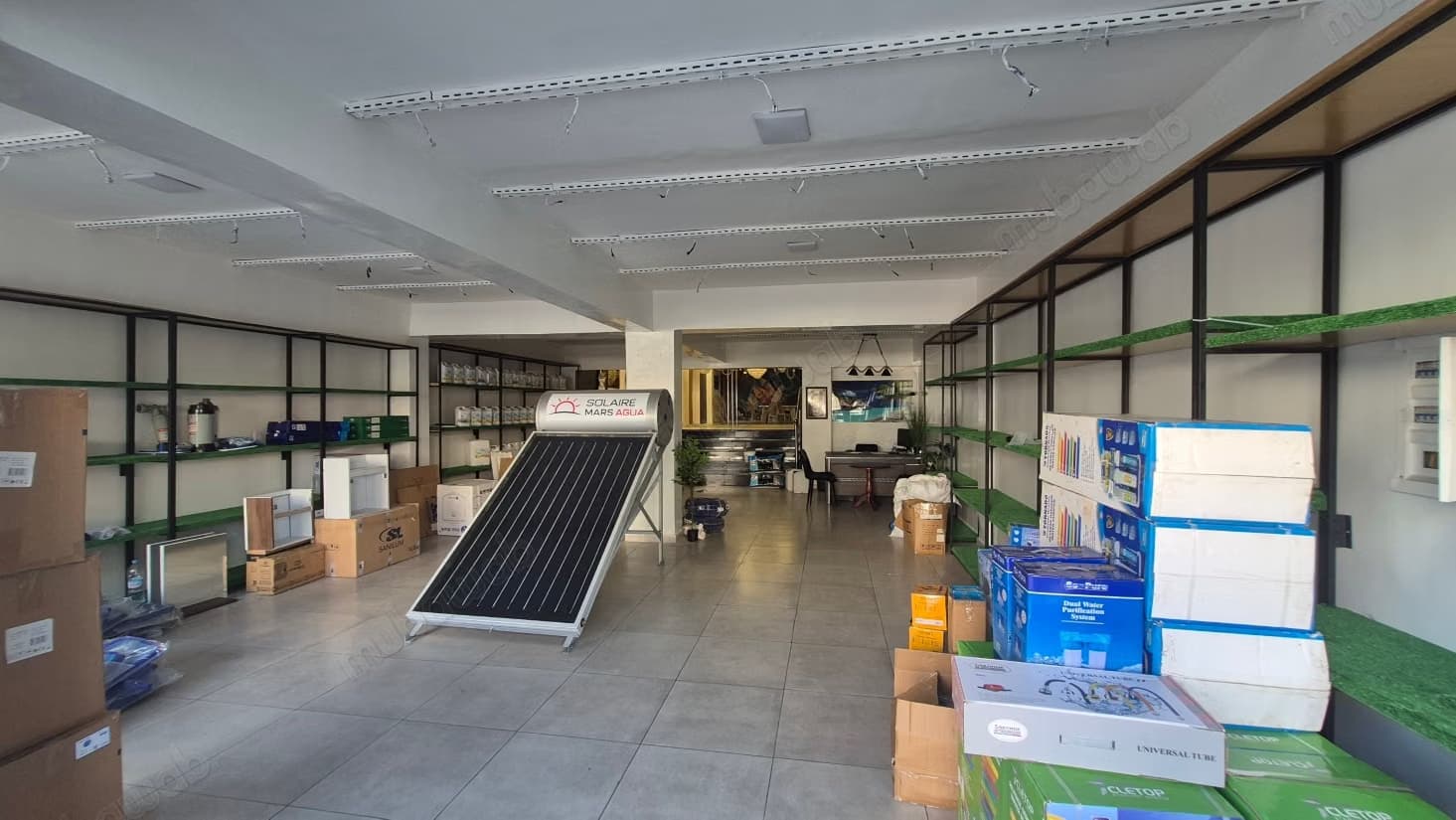 Vend local commercial à Hay Alfarah. Surface de 620 m²