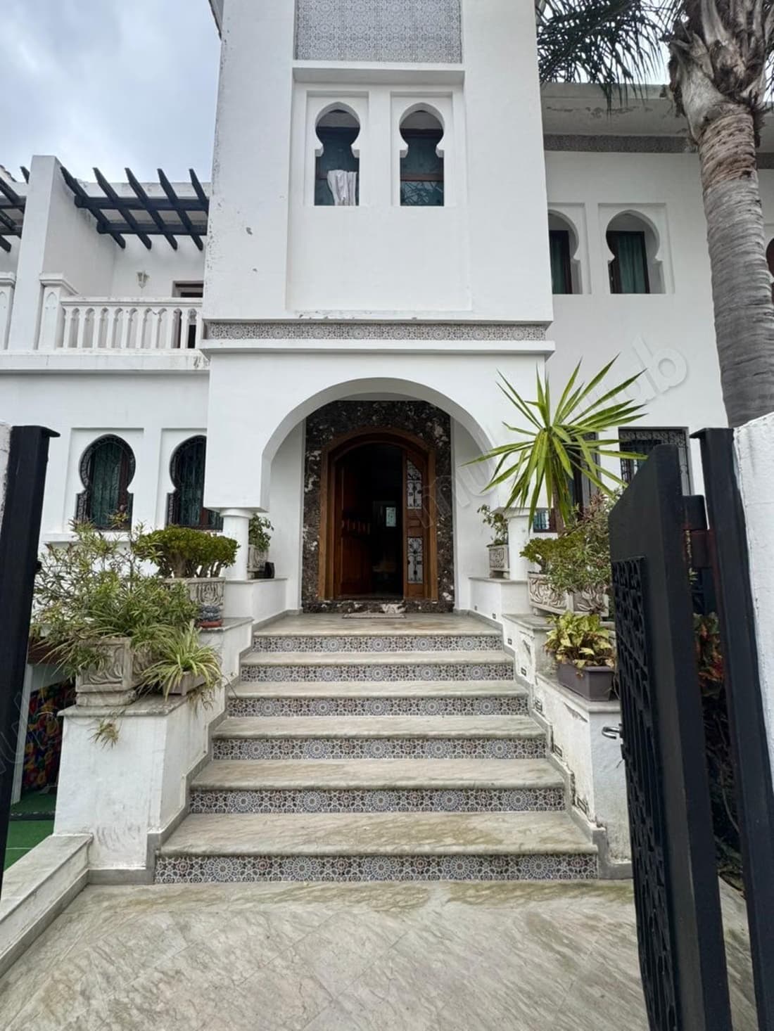 Maison de haut standing à vendre à Rmilat. Superficie 360 m²...