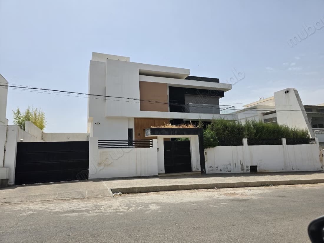 Villa haut standing avec ascenseur piscine mimouza luxe
