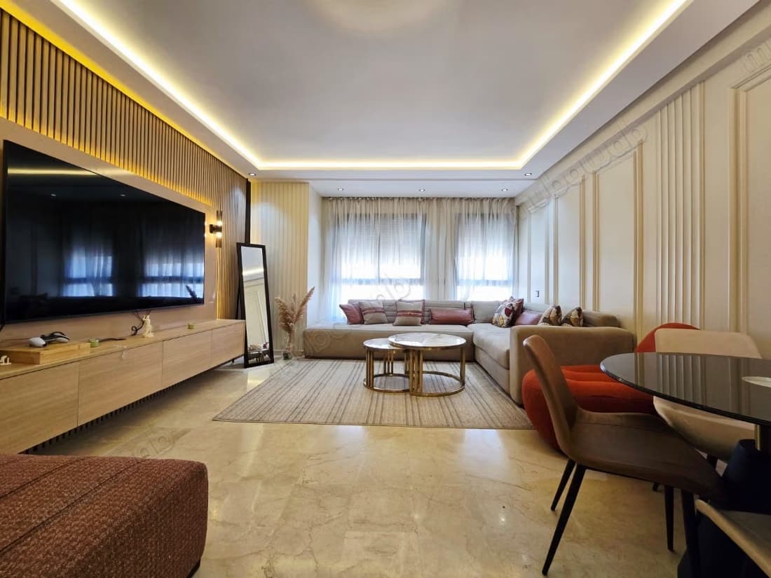 Appartement à louer à Maârif. Surface totale 90 m². Bien m...