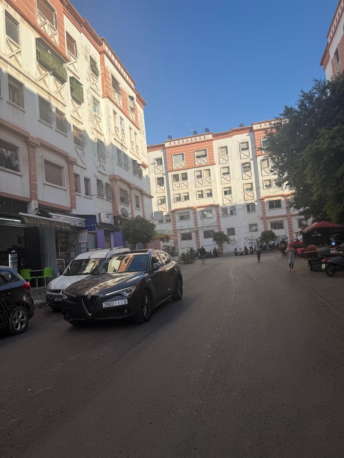 Bureaux et magasins à vendre à Lissasfa. Petite superficie d...