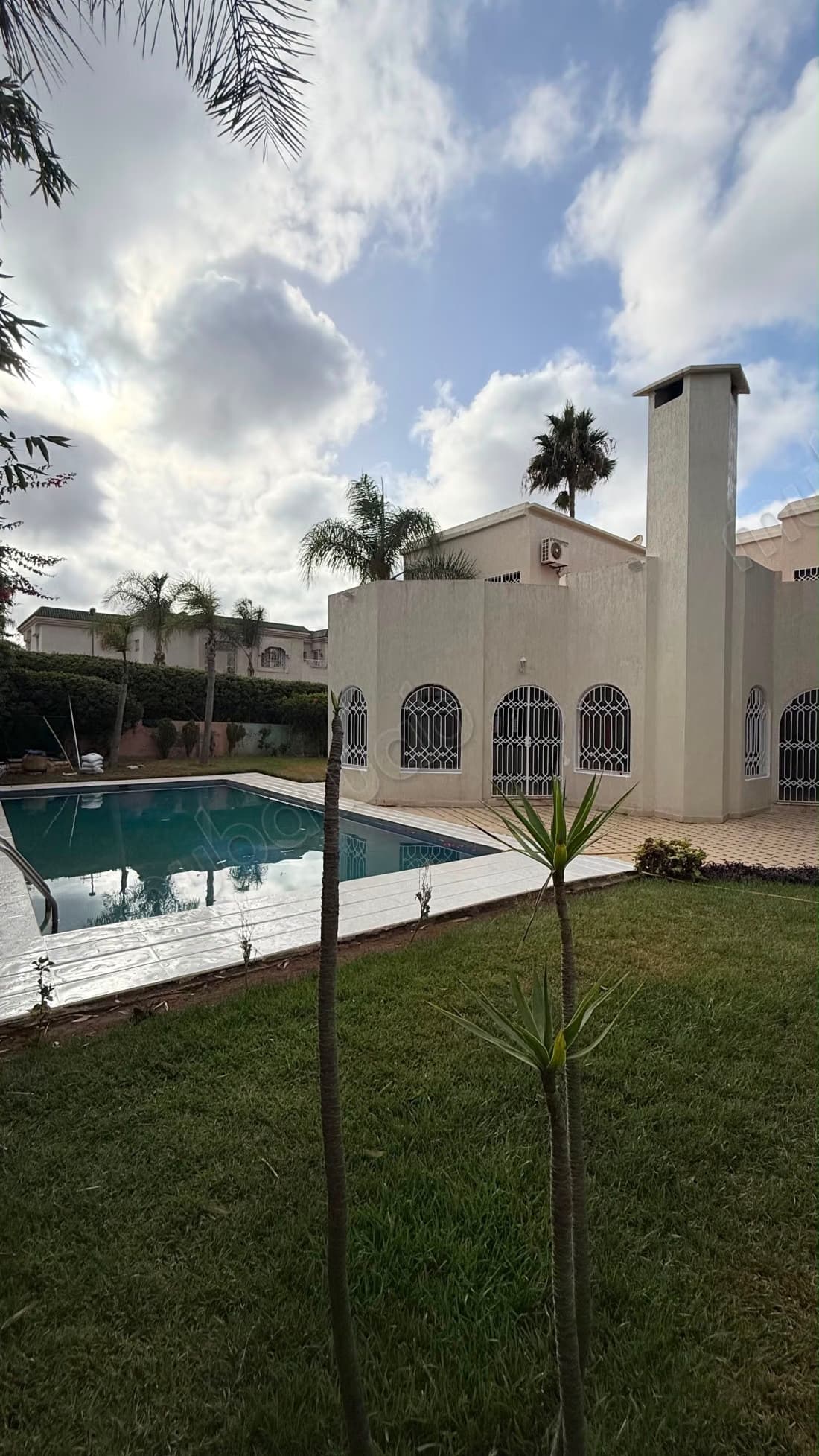 Location villa de luxe à Souissi. 8 grandes pièces. Concie...