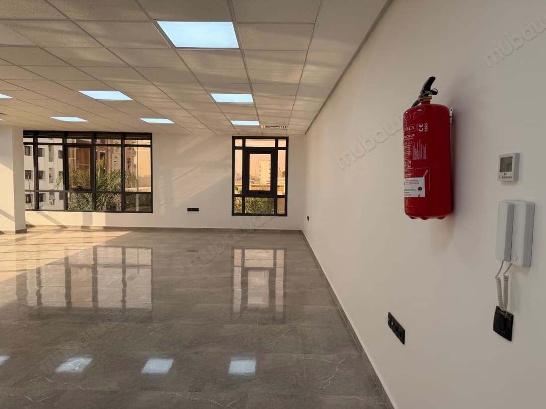 Bureau d angle 97 m2 a louer oulad mtaa temara