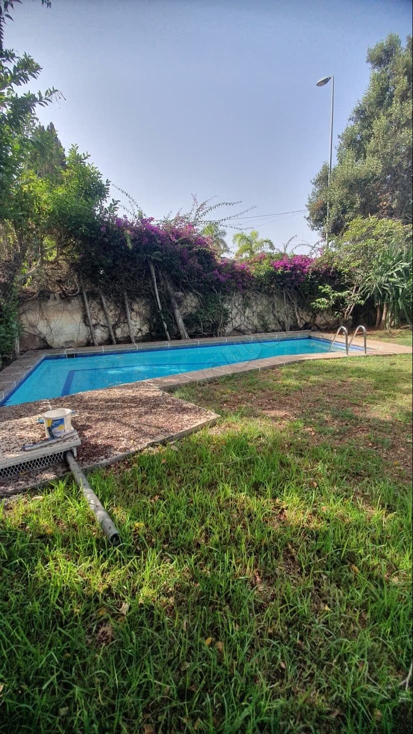 Villa avec piscine à louer à Cil