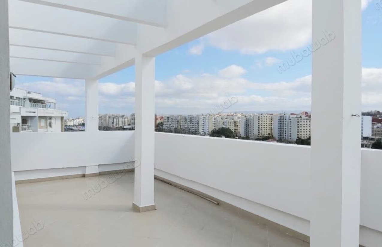 A vendre appartement avec terrasse entierement renove surfac...