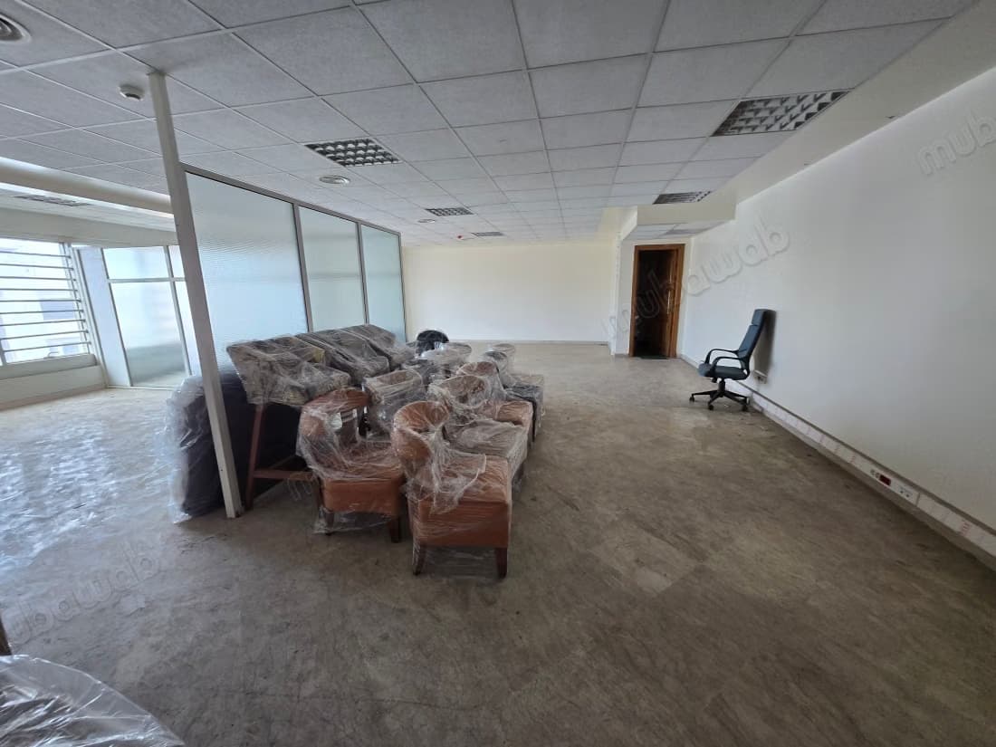 Bureaux en vente à Derb Ghalef. Surface de 100 m². Avec asce...