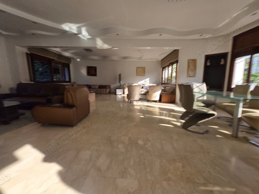 Location villa de haut standing à Ain Diab Extension. Superf...