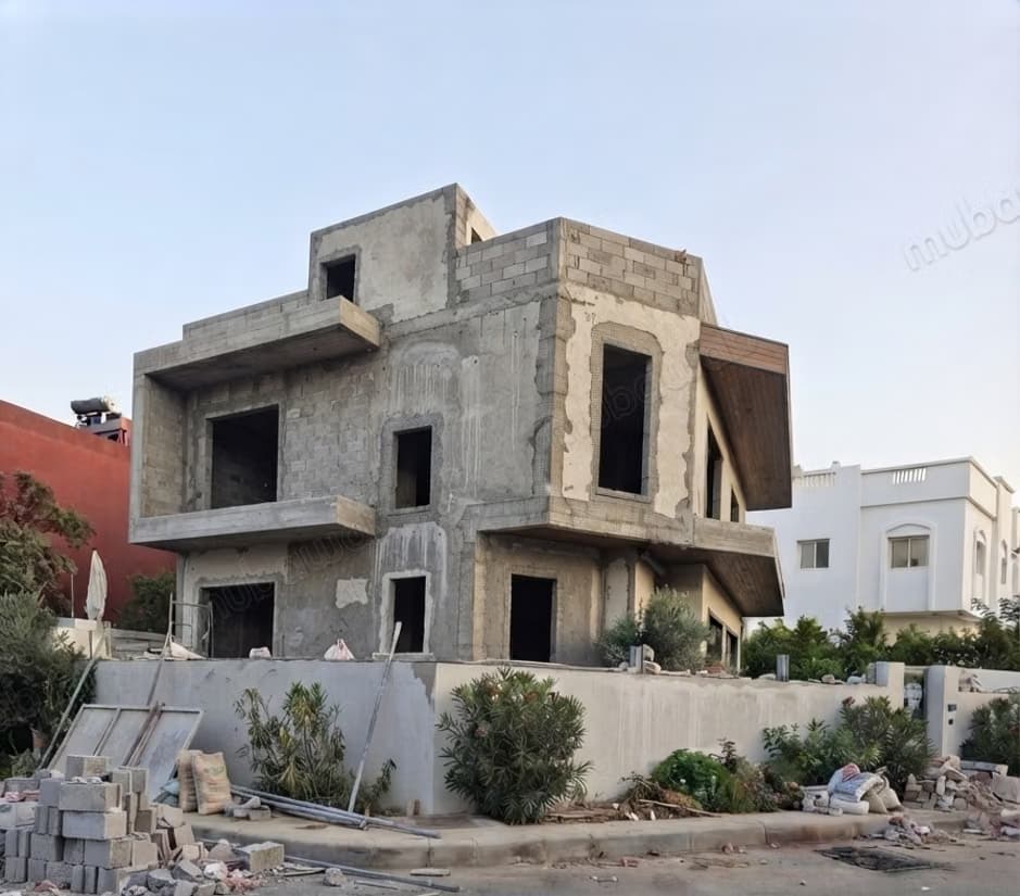Villa semi fin à vendre à Almaz. Surface de 500 m²