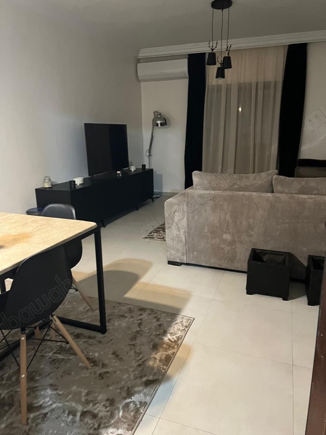 Louez cet appartement à Hivernage. Surface totale 83 m². B...