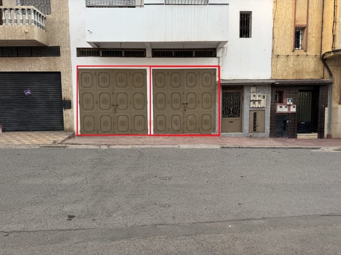 Magasin 39m² à Hay Salam de deux garages, un Titre