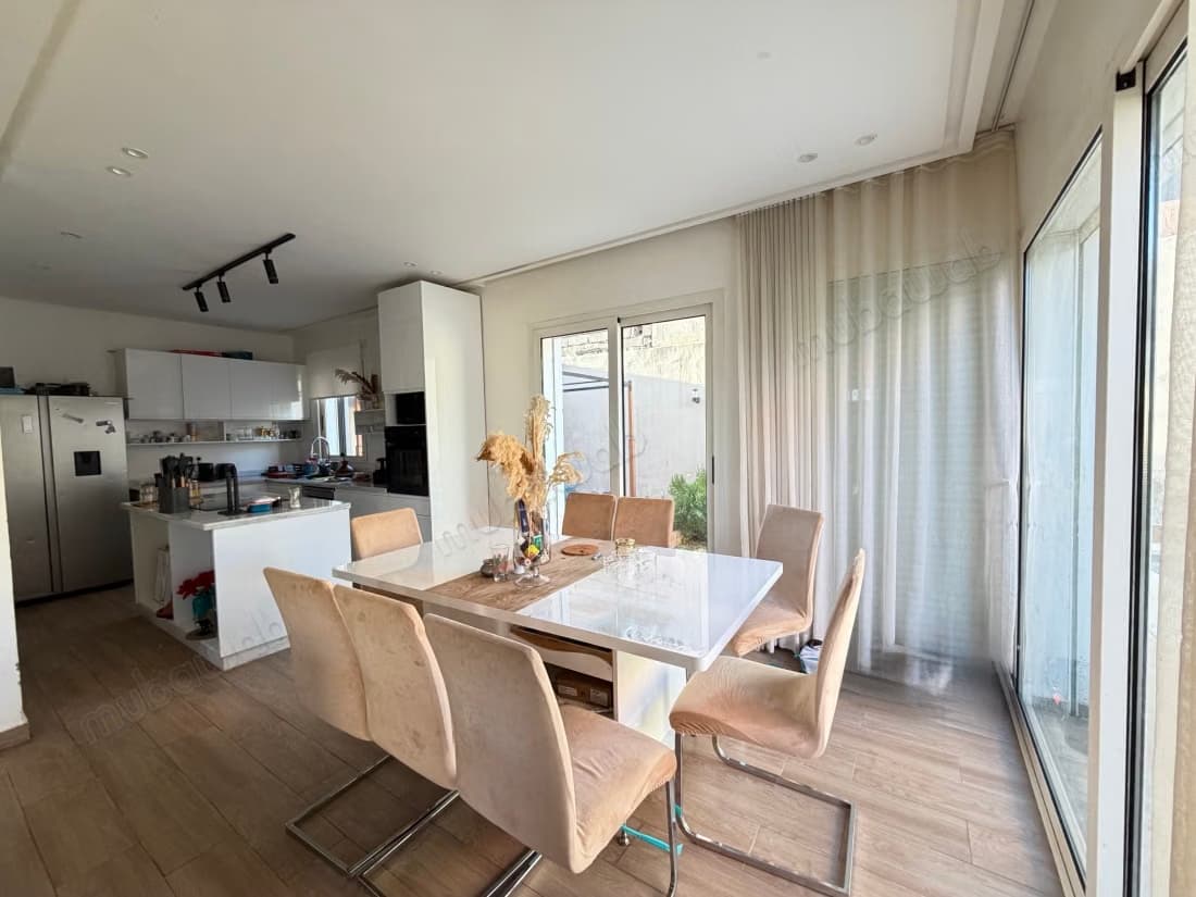 Vente villa moderne avec piscine à Tamansourt Marrakech. Sur...
