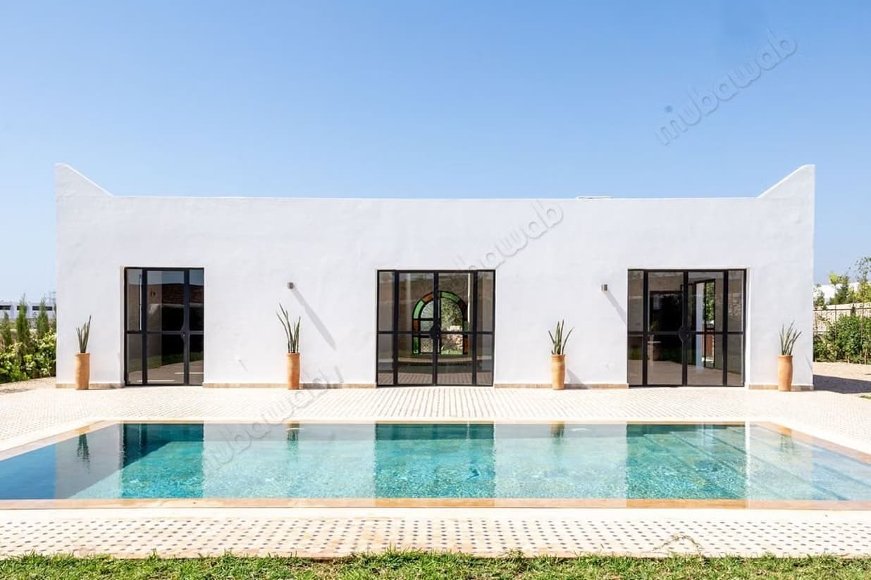 Villa neuf de plain pied avec piscine