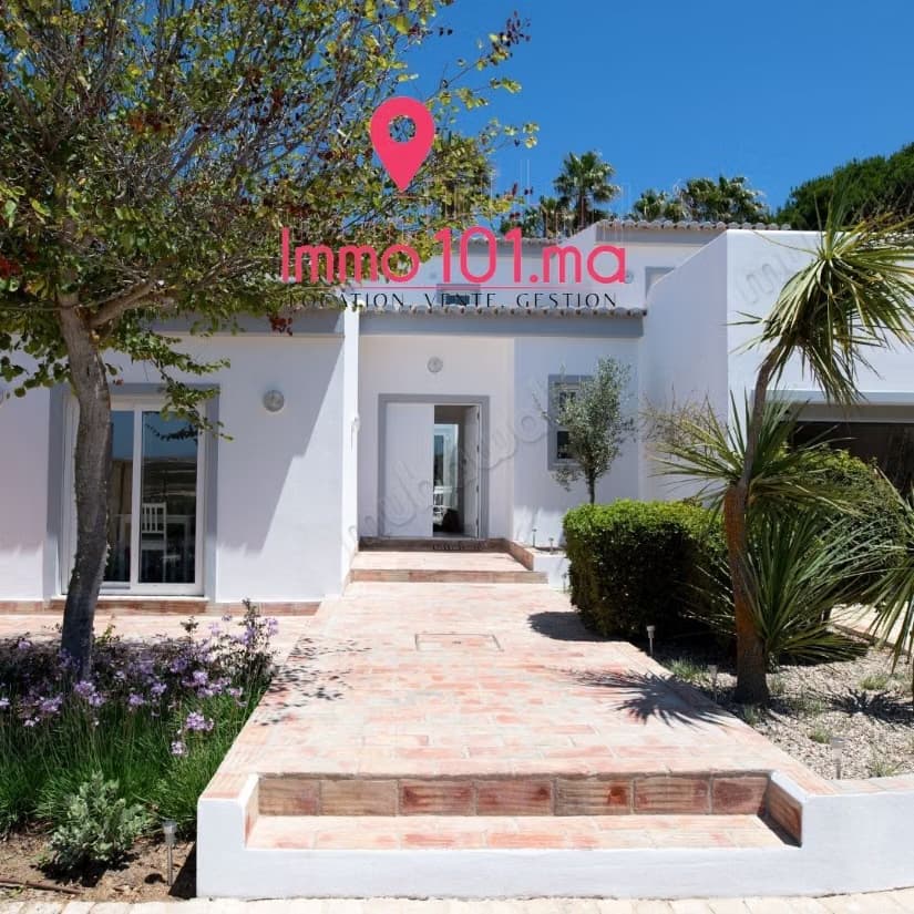 Villa à vendre aux Ambassadeurs – Souissi