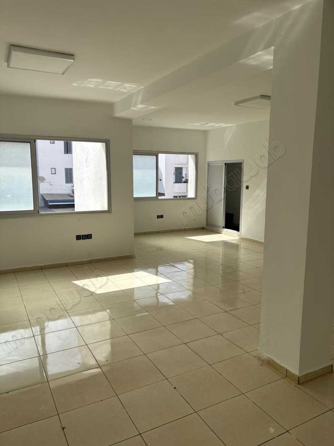 Location de bureaux à Sidi Belyout. Surface totale 60 m². Av...