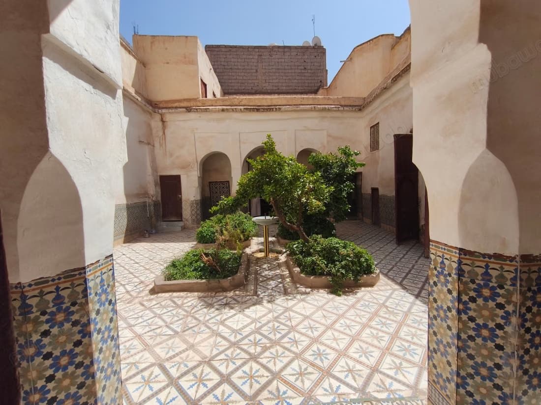 Très beau riad à vendre à Zaouia Sidi Ghalem. Surface de 200...