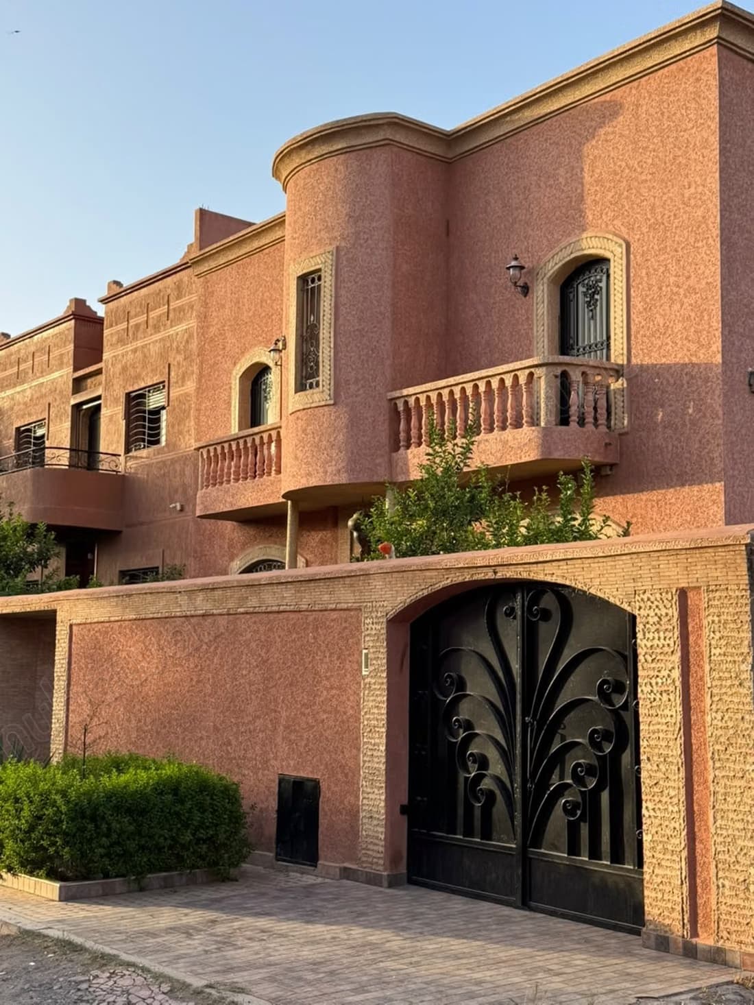Entre sol aménagé 110 m² à louer à Riad Salam
