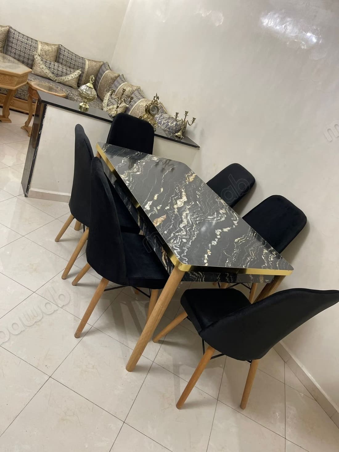 Appartement en location à Al Hadika. Surface de 64 m². Ant...