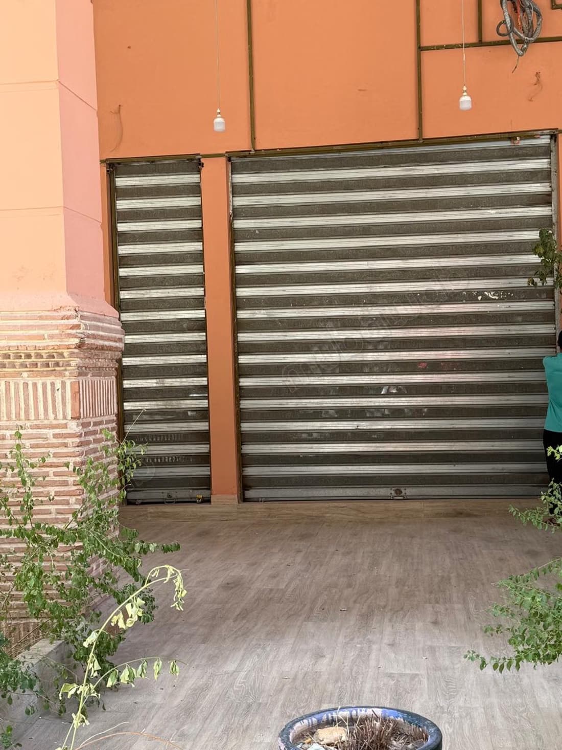 Louez ce local commercial à Guéliz. Superficie 42 m². Concie...