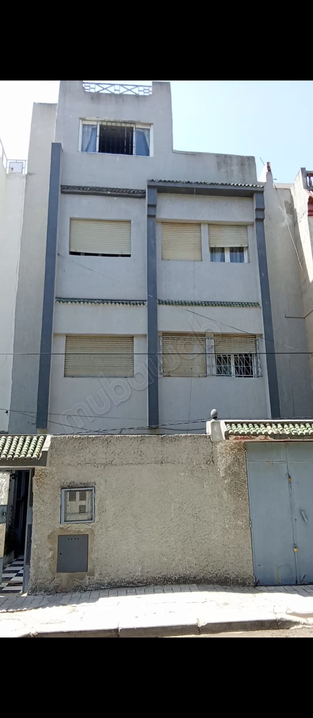 Vente d'une maison à Branes avec 4 belles chambres. Salon eu...
