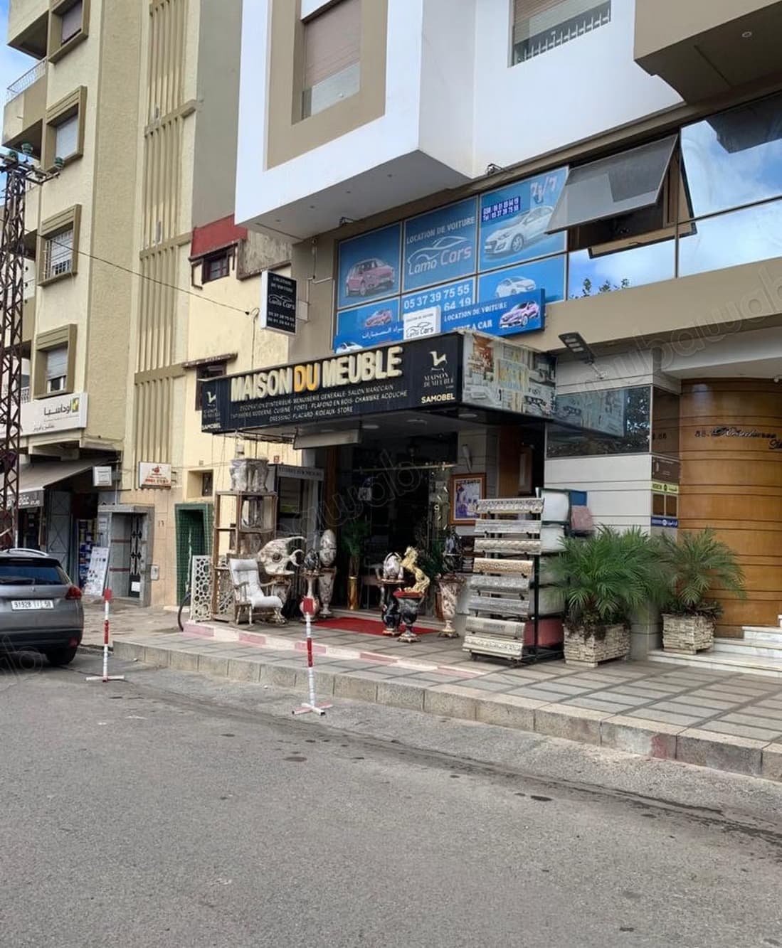 Vend local commercial à La Ville Haute. Surface totale 73 m²