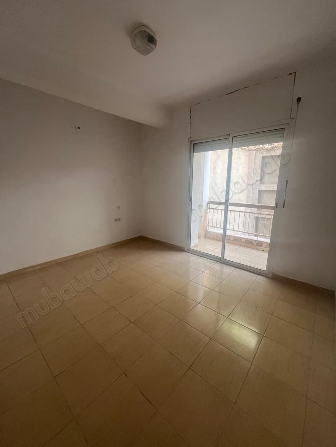 Appartement de 3 chambres à louer vide à avenue des FAR