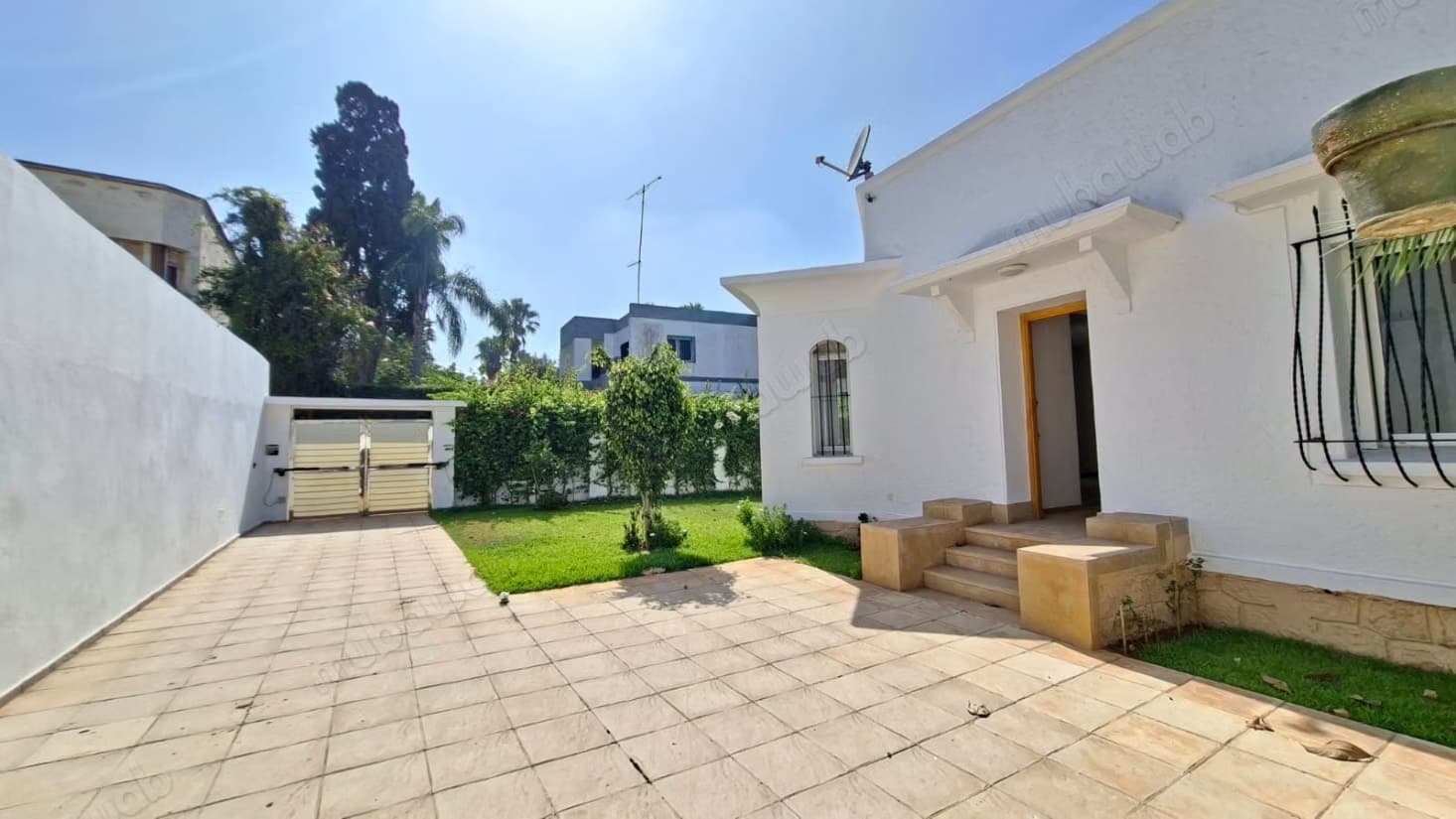 Location villa de haut standing en Hassan Centre Ville. 4 be...