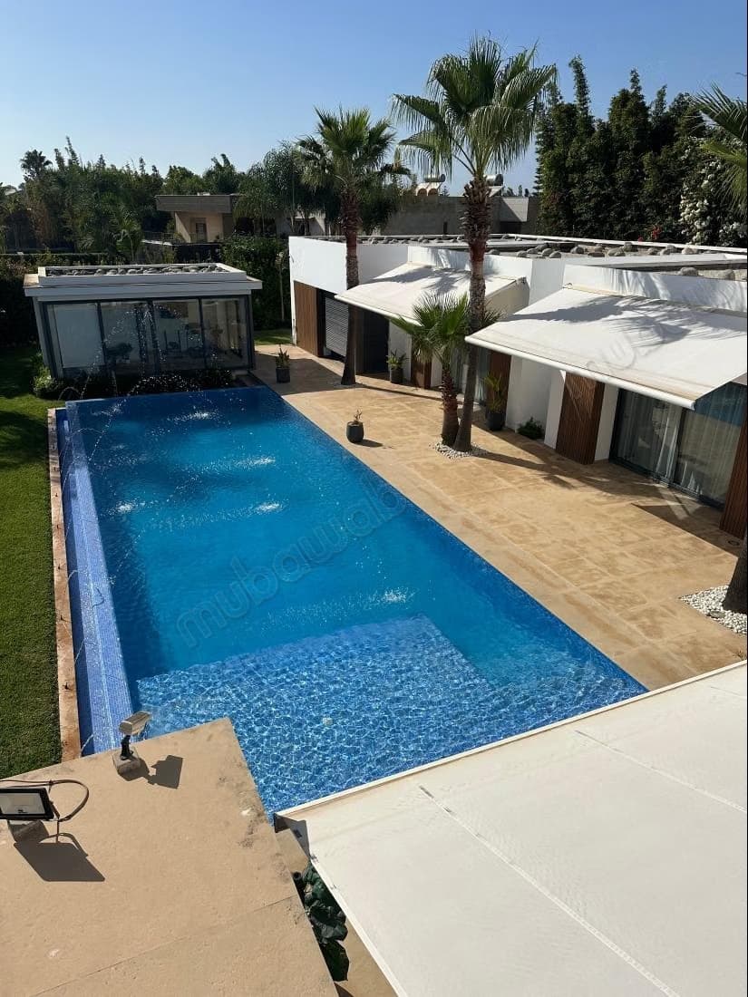 Maison de luxe à vendre à Souissi. 10 grandes pièces. Bien...