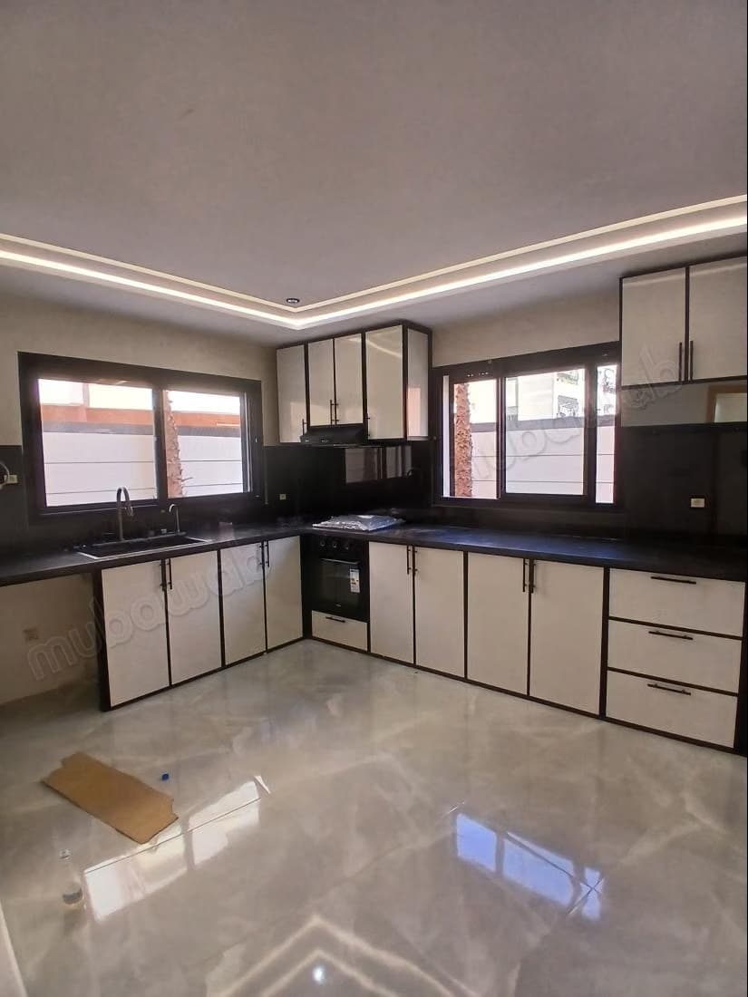 Appartement au premier étage avec deux façades de 73 mètres