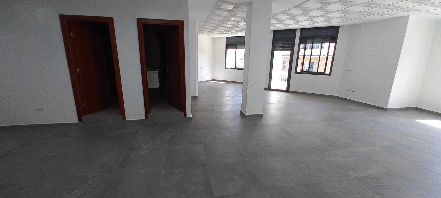 Bureaux en location à Mers Sultan. Surface de 180 m². Air...