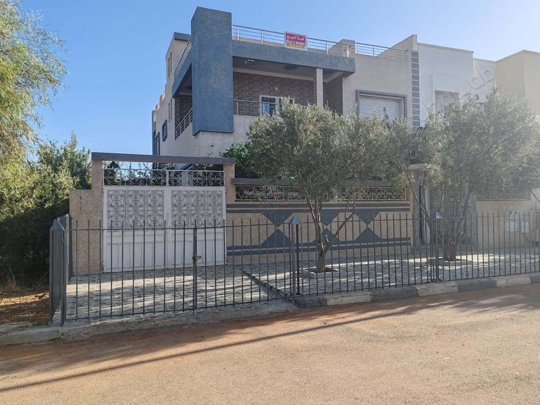Belle villa sur la route de Fès en face de Salah al-Din