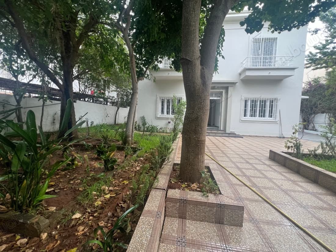 Superbe villa à louer en Hassan Centre Ville. Surface de 400...