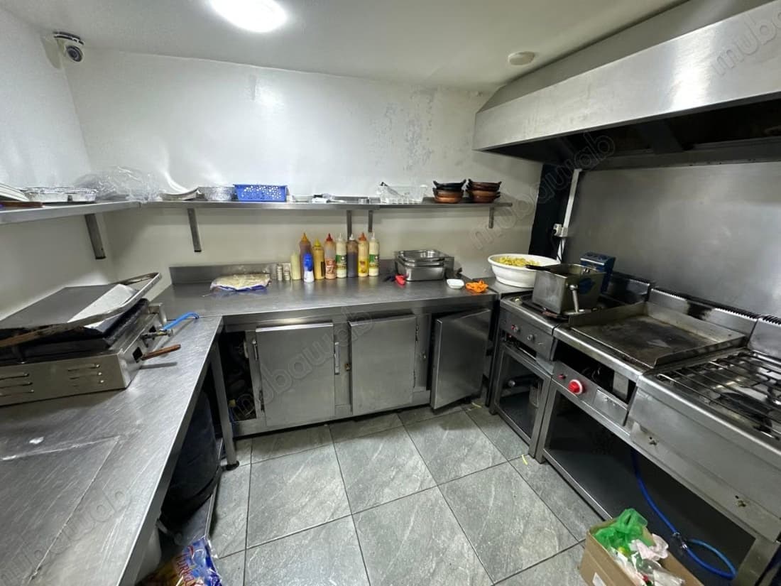 Vend local commercial en Centre Ville. Surface de 35 m². Cui...