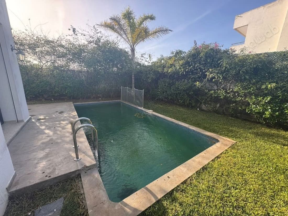 Villa moderne avec piscine