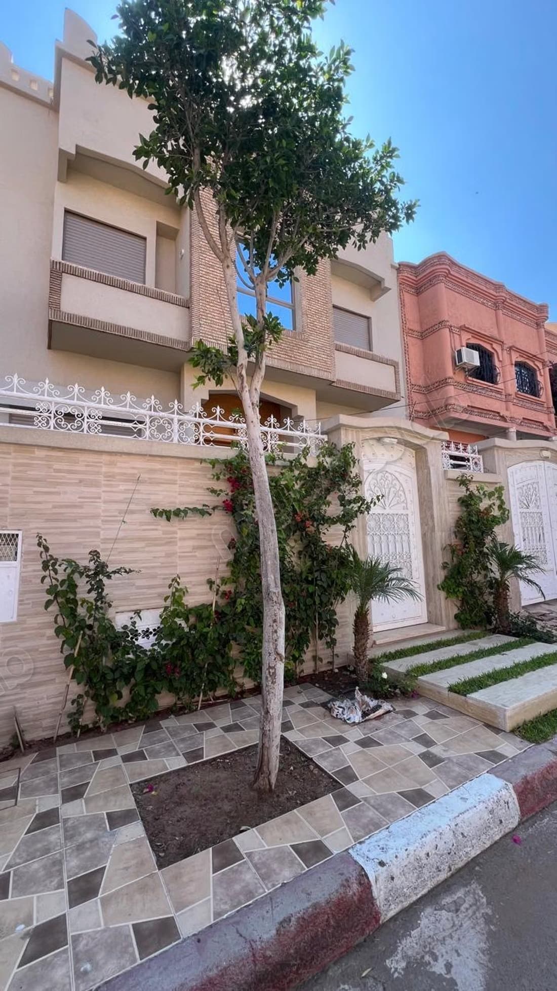 Maison de luxe à louer à Route Casablanca. Surface totale 40...