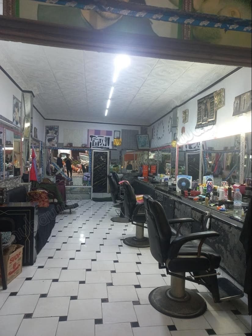 Barberie de 70m² à gérer sur la rue principale de Beni Makad...