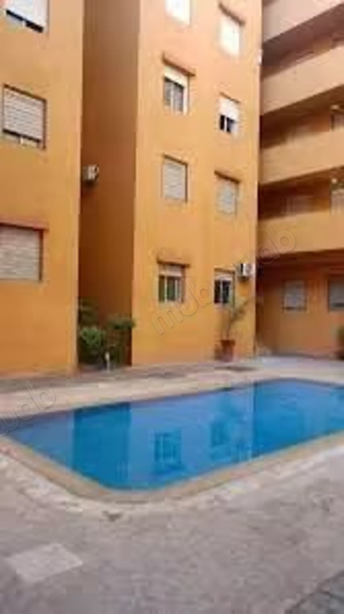 Louez cet appartement à Hay Targa. Superficie 70 m². Piscine...