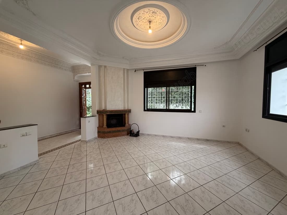 Superbe villa à louer à Haut Agdal. Superficie 500 m². Jardi...