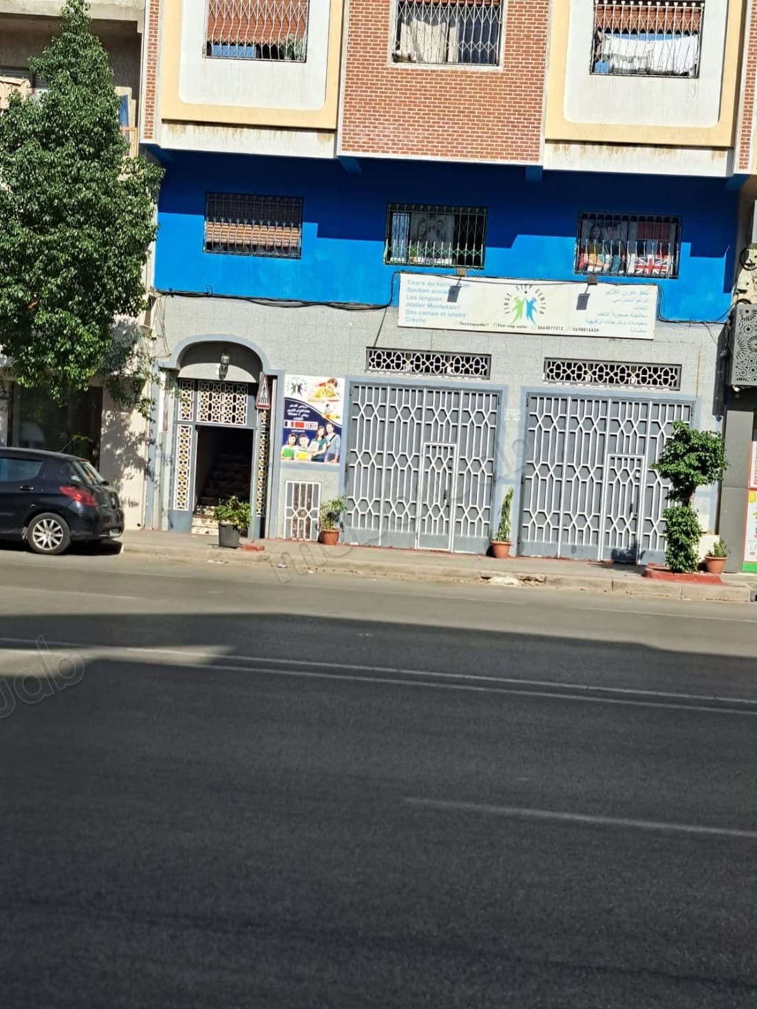 Bureaux et magasins à louer à Drissia. Superficie totale de...