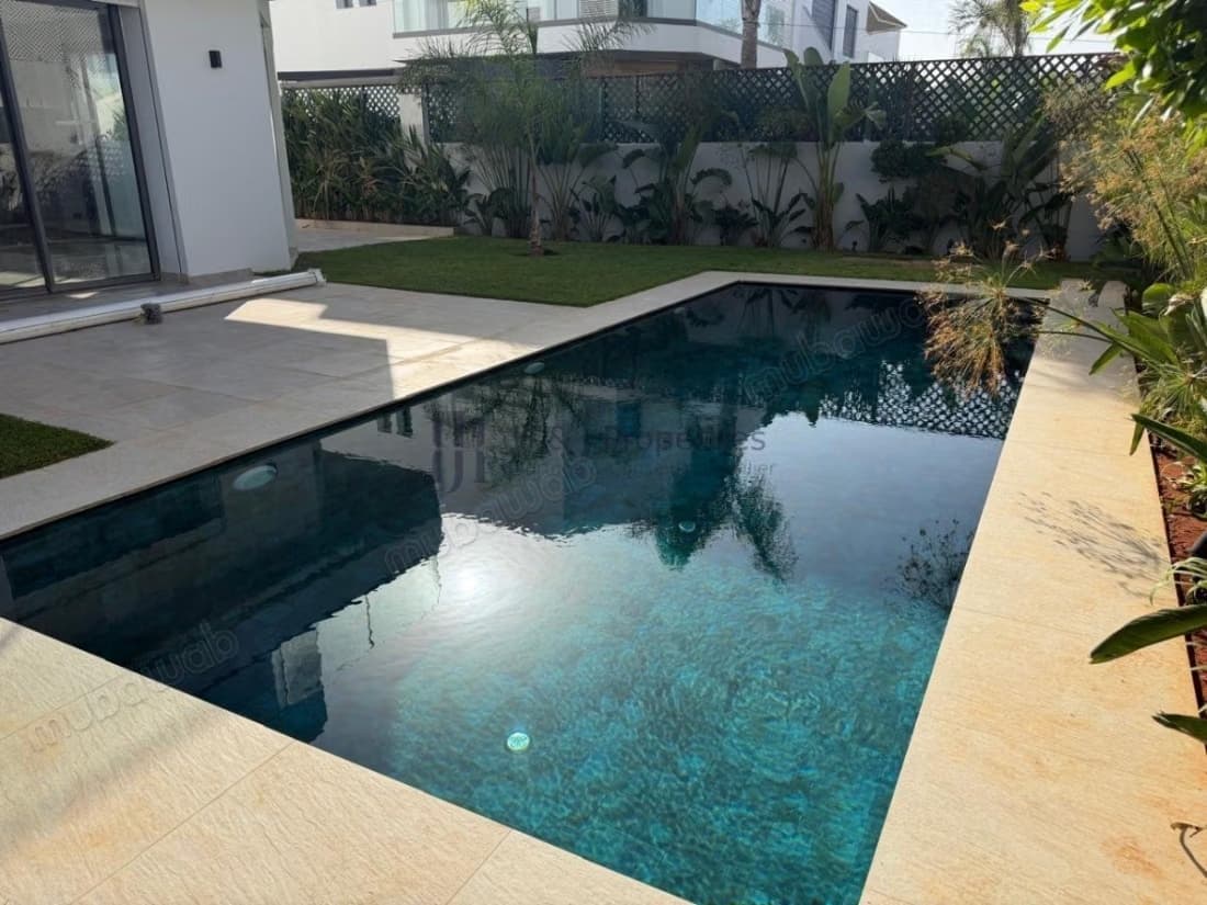 Villa t5 vide 410m2 – piscine – rés. Sécurisée