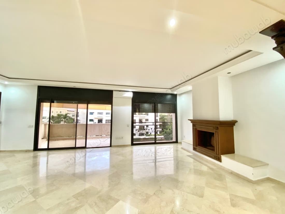 Appartement à louer à Riyad Extension. Surface totale 300 m²...