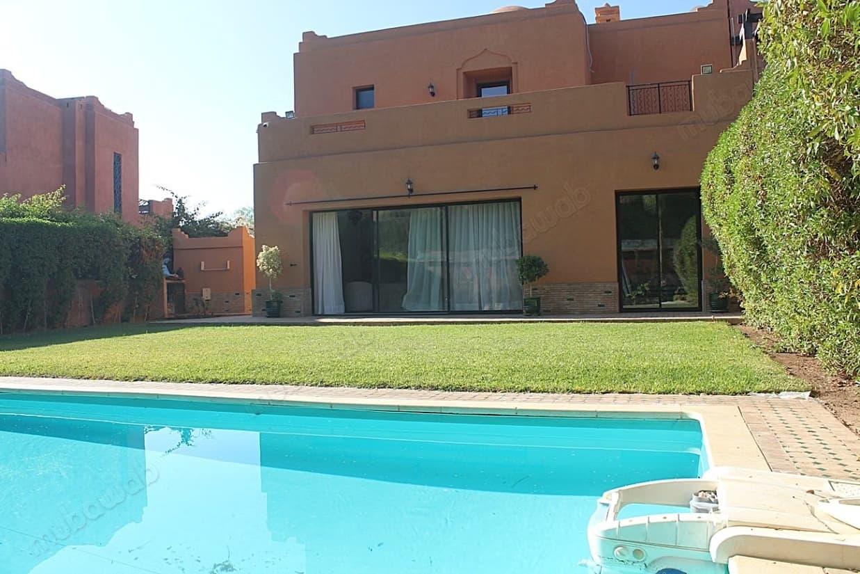 Superbe villa de trois chambres