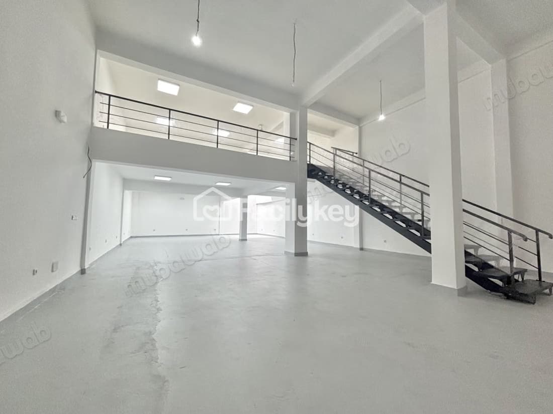Local commercial de 420 m² à Casablanca