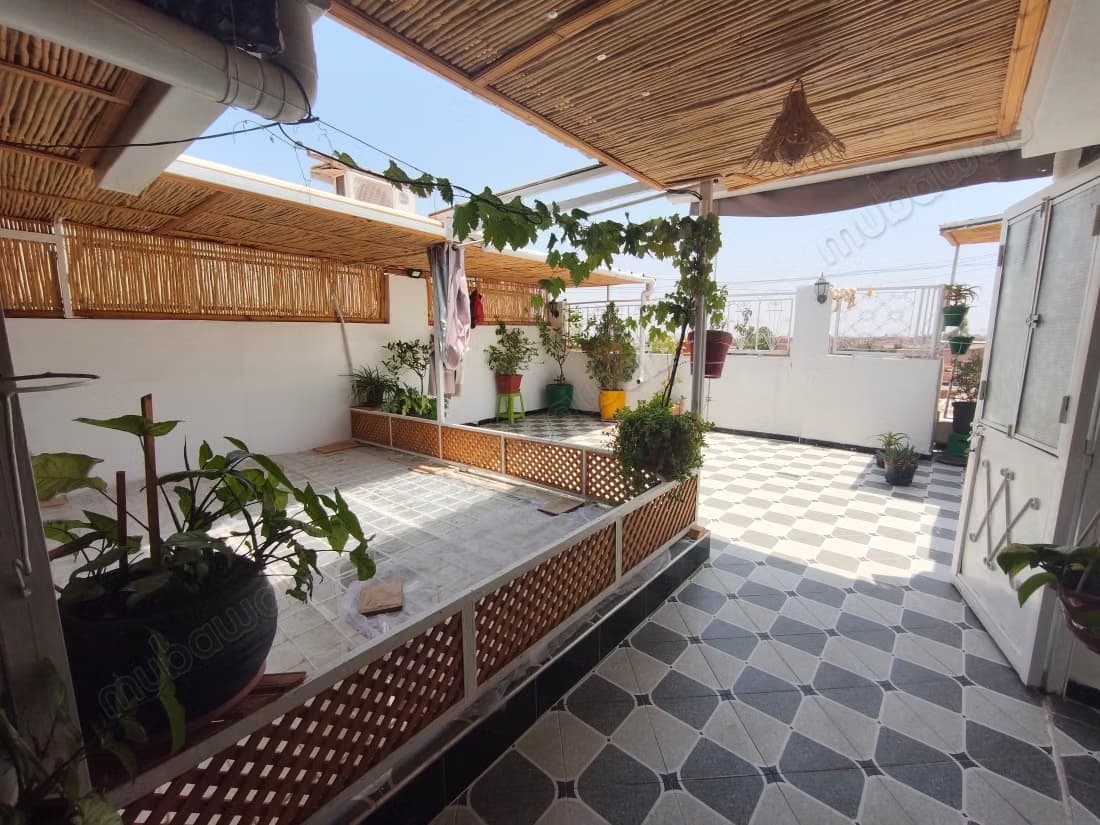 Riad TITRE proche ferblantiers. Surf. Totale 280 m²