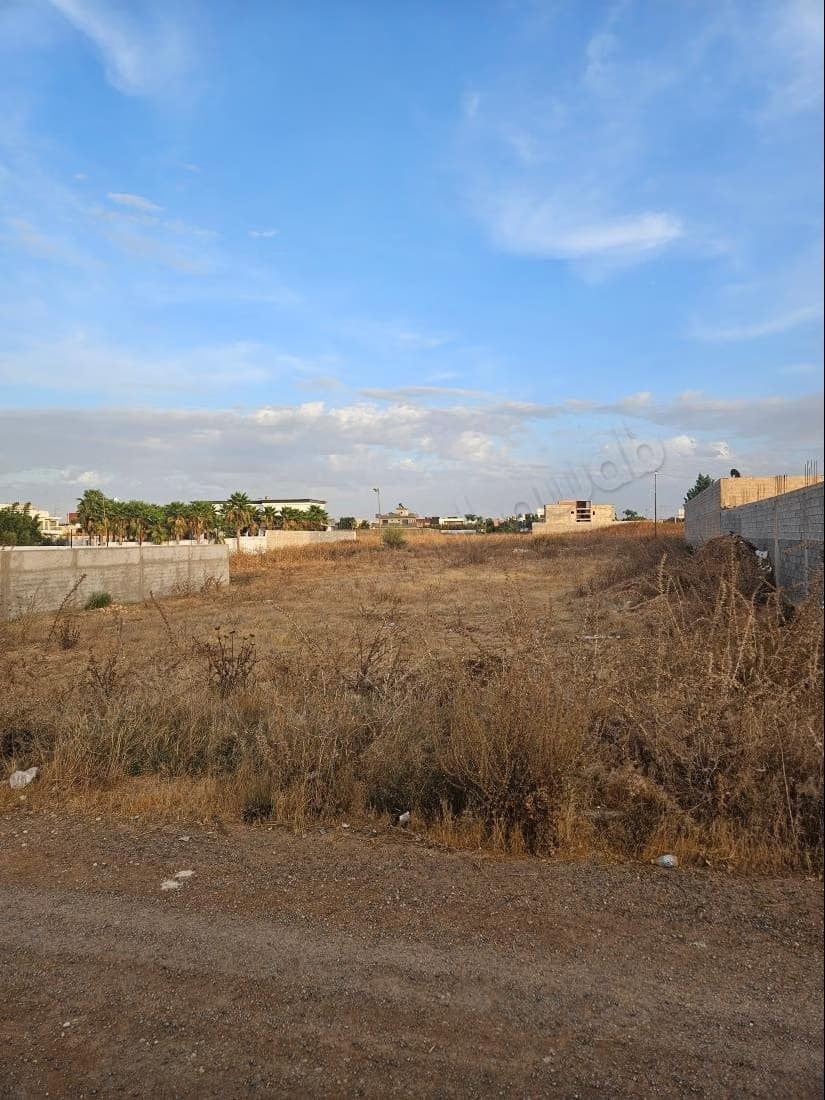Terrain en vente à Marjane. Surface de 1052 m²