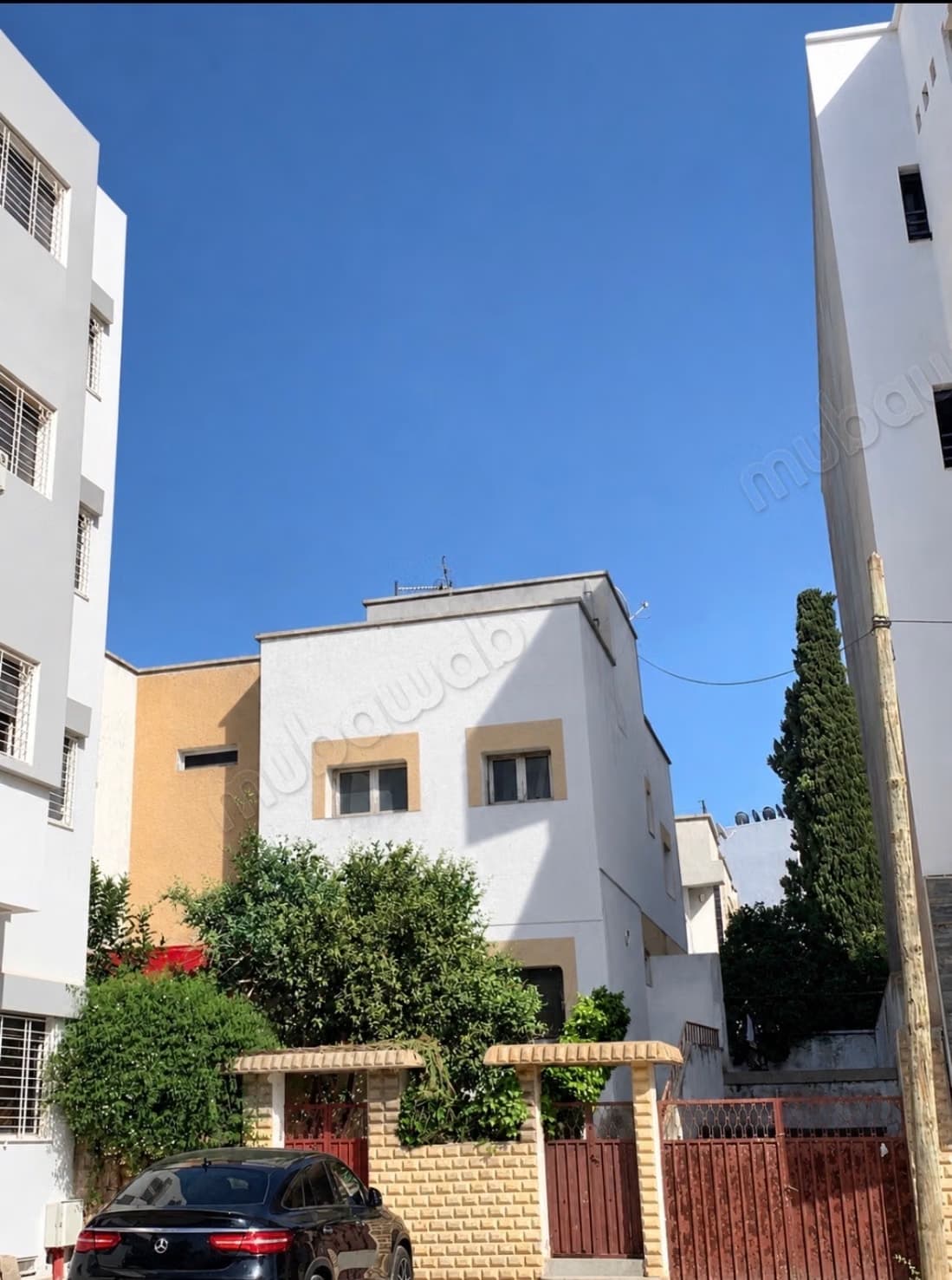Villa 2 appartements zone immeuble fort potentiel