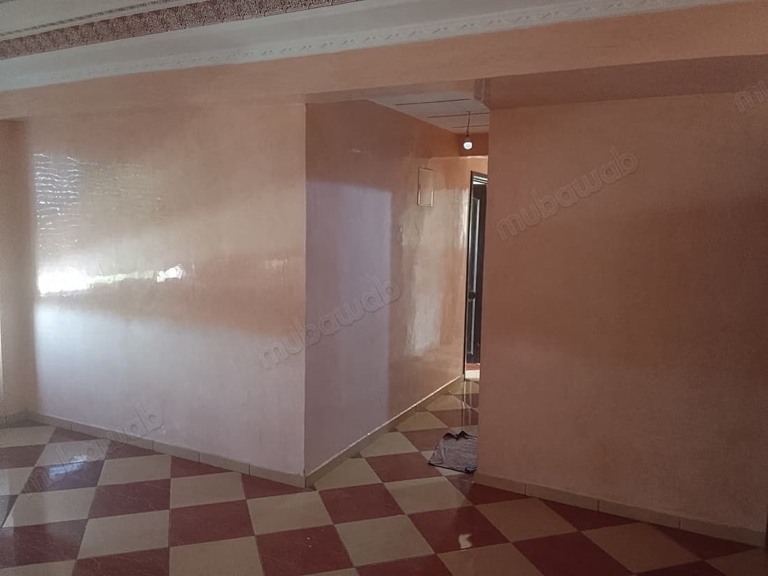 Appartement à louer à Bernoussi. 1 bonne chambre. Ascenseur