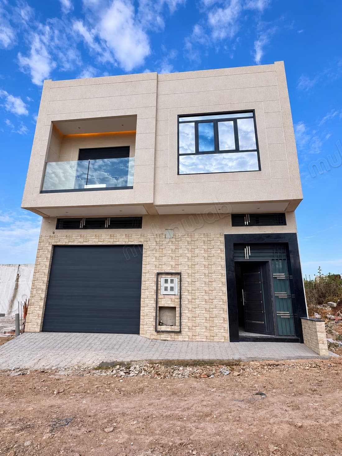 Trouvez votre maison à acheter à Sania. 6 pièces confortable...