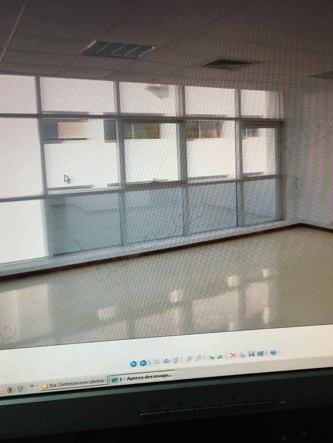 Bureaux en vente à Les Hôpitaux. Surface totale 81 m². Porte...