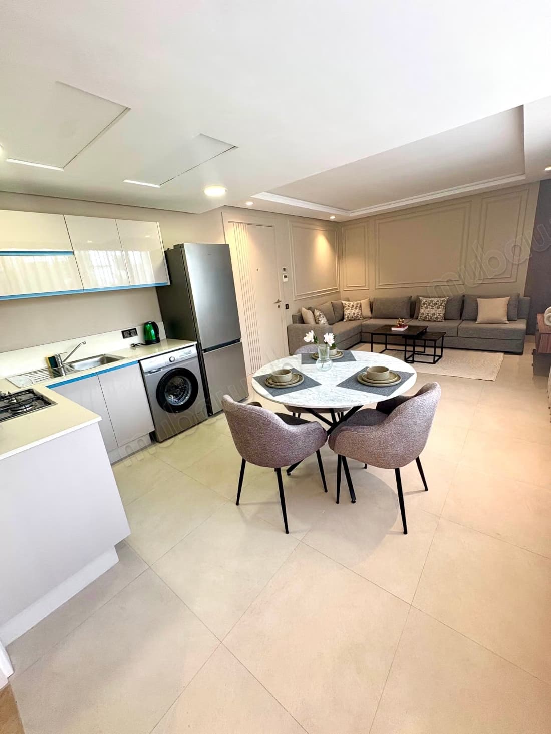 En Location Meublé: Magnifique Studio en Location Meublé Neu...