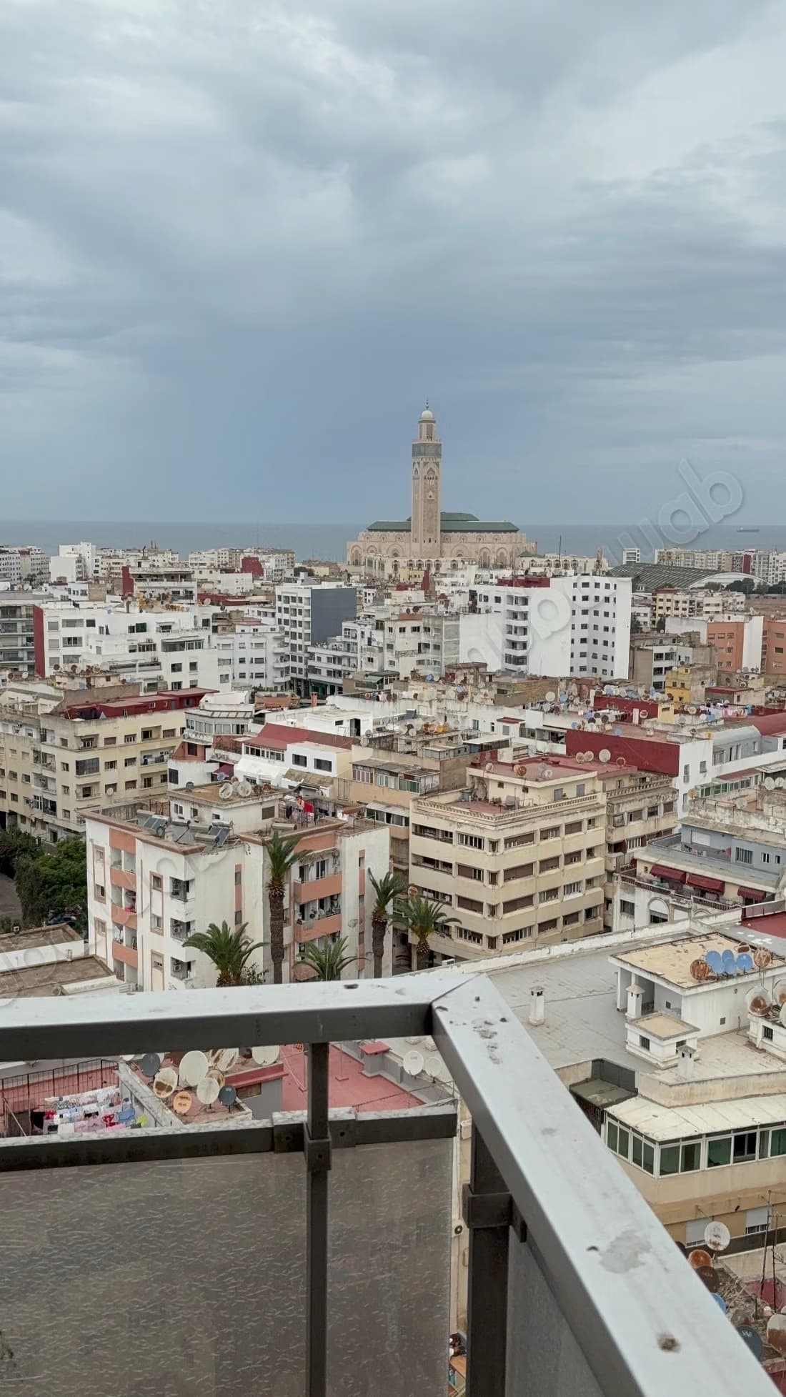 Très bel appartement en location à Lusitania. 1 Pièce. Asce...